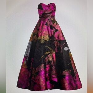 Amsale Cloq gown worn once has a small train with side slit pockets.